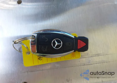 2015 Mercedes-Benz Glk 350 4Matic z USA, uszkodzony, nr VIN WDCGG8JBXFG374943